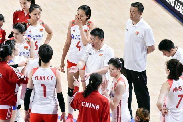 日本三人交